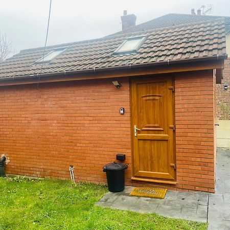 Private Guest House/Annexe Salford  Exterior photo
